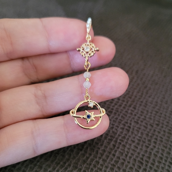 La Meno Saturn🪐 Dream😴 Earrings - Picture 10 of 14